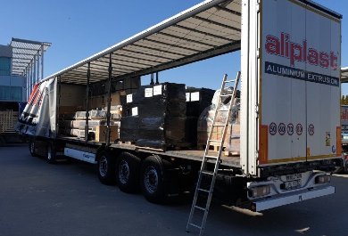 Delivery of donations - Profils Systèmes from France